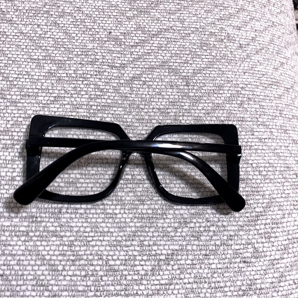 Oversized glasses (no prescription)